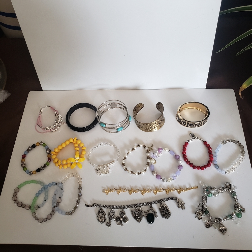 Bundle 18 various bracelets stretchy beaded metal‎ celtic charm